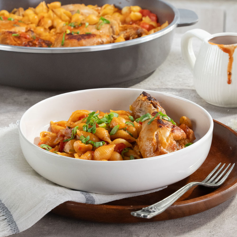 Pasta con pollo guisado