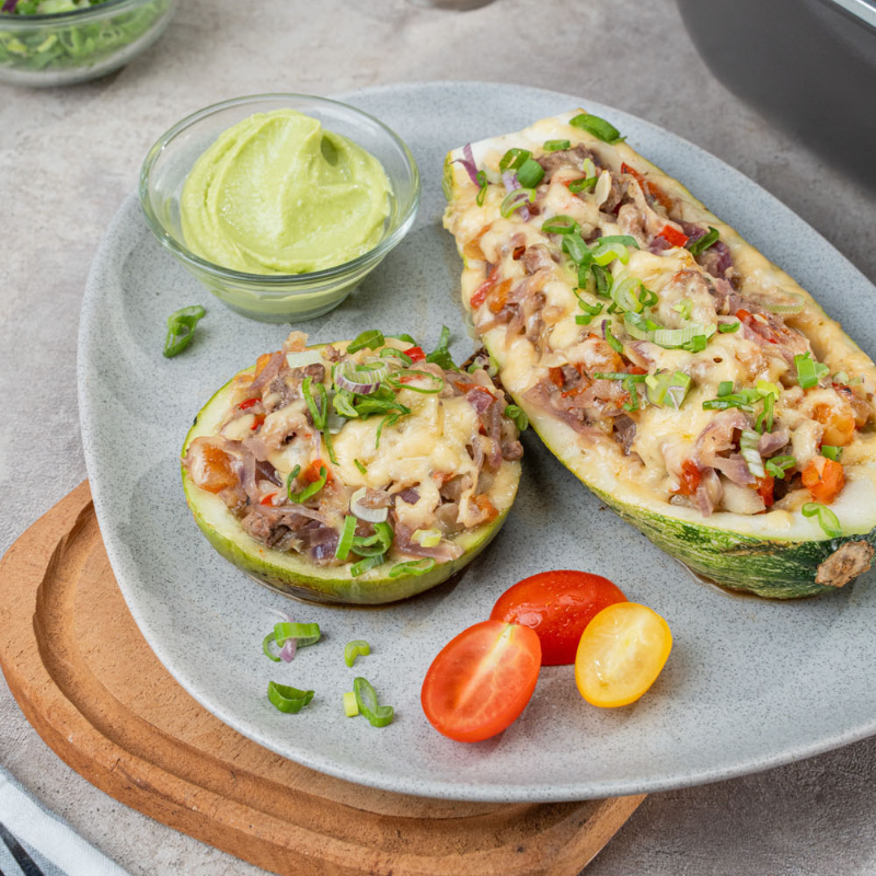 Vegetales rellenos y mayonesa de palta
