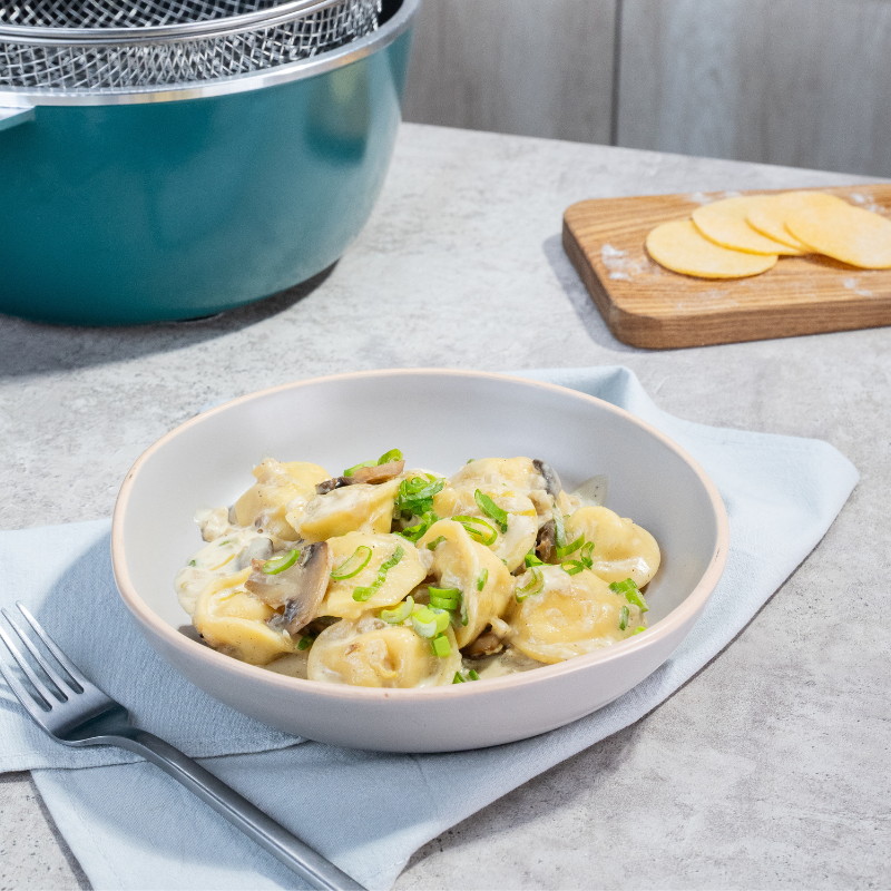 Capeletinis de ricota con salsa de verdeo y hongos