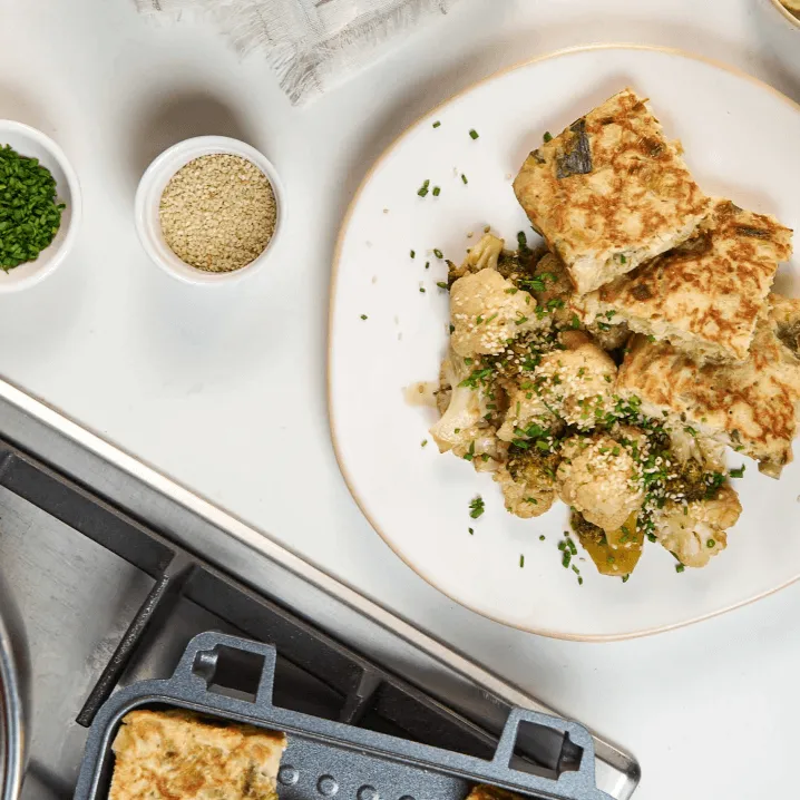 Tortilla de pollo con brócoli y coliflor agridulce